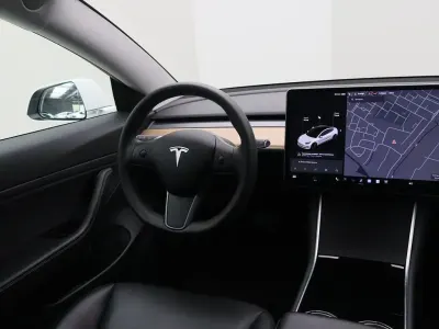 Gebraucht Tesla Model 3 Standard Range 225 kW (306 PS) 2020 Weiß Limousine