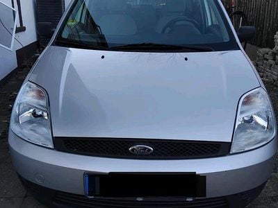 Second-hand Ford Fiesta 68 CP (50 kW) 2003 Gri Hatchback
