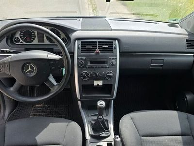 Mercedes B180