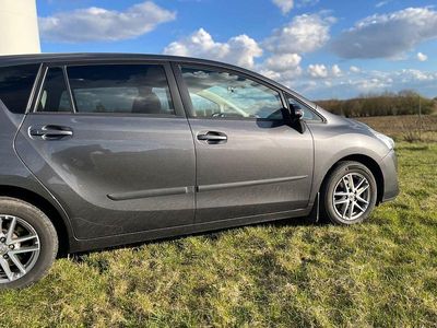 Second-hand Toyota Verso Comfort 111 CP (81 kW) 2016 Gri Monovolum