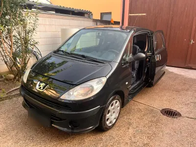 Gebraucht Peugeot 1007 73 PS (53 kW) 2006 Schwarz Van / Kleinbus
