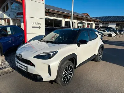 Neu Toyota Yaris Cross Sport 131 PS (96 kW) 2025 Weiß SUV