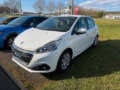 Begagnad Peugeot 208 Active 82 HK (60 kW) 2018 Vit Halvkombi