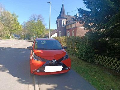 Second-hand Toyota Aygo 69 CP (50 kW) 2014 Portocaliu Hatchback
