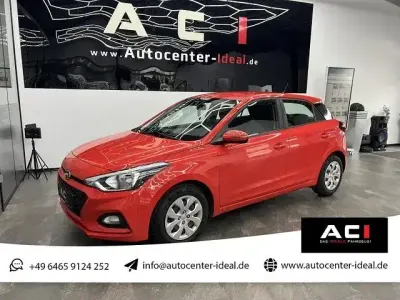 Gebraucht Hyundai i20 84 PS (61 kW) 2018 Rot Limousine
