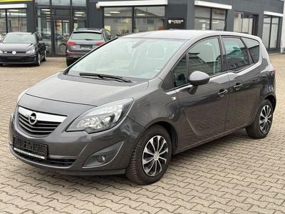 Grau Gebraucht 2011 Opel Meriva Design Edition Van / Kleinbus | 6.590 € (Fairer Preis)