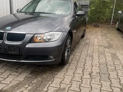 Gebraucht BMW 320 143 PS (105 kW) 2008 Grau Limousine