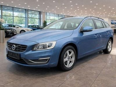 Usata Volvo V60 Momentum 150 CV (110 kW) 2015 Blu Station wagon