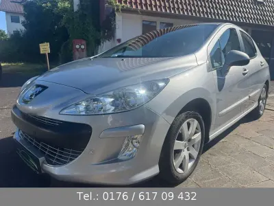 Gebraucht Peugeot 308 Premium 111 PS (81 kW) 2010 Silber Limousine