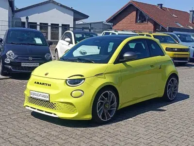 Gebraucht Abarth 500e Scorpionissima 114 kW (155 PS) 2023 Acid green Kleinwagen