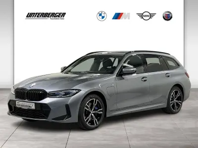 Gebraucht BMW 330 M Sport 292 PS (214 kW) 2025 Grau Kombi