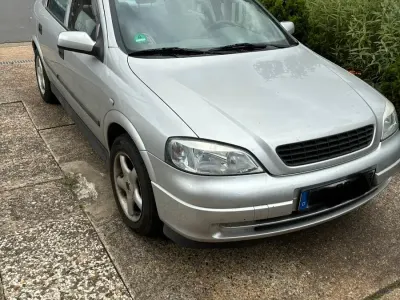 Gebraucht Opel Astra 84 PS (61 kW) 2001 Silber Limousine