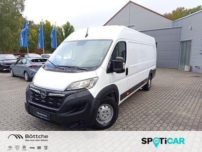 Weiss icy Gebraucht 2024 Opel Movano Van | 24.490 € (Superpreis)