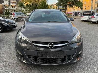 Gebraucht Opel Astra Style 140 PS (102 kW) 2015 Plat.anthr./rogrey/0j:silbergr Kombi