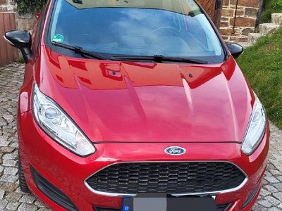 Gebraucht Ford Fiesta Trend 101 PS (74 kW) 2016 Rot Kleinwagen