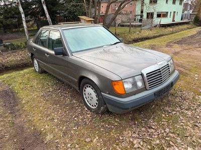 Gebraucht Mercedes E230 132 PS (97 kW) 1989 Grau Limousine