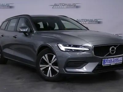 Gebraucht Volvo V60 Momentum 150 PS (110 kW) 2020 Metaalkleur osmium grey (714) Kombi
