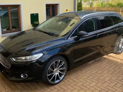 Gebraucht Ford Mondeo Titanium 160 PS (117 kW) 2015 Schwarz Kombi