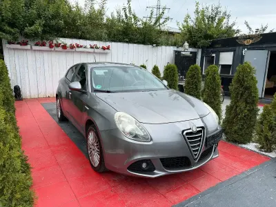 Gebraucht Alfa Romeo Giulietta Turismo 140 PS (102 kW) 2011 Grau Kleinwagen