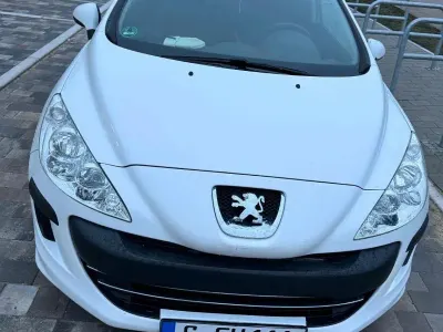 Gebraucht Peugeot 308 95 PS (69 kW) 2011 Weiß Kleinwagen