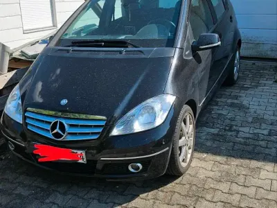 Gebraucht Mercedes A180 109 PS (80 kW) 2010 Schwarz Limousine