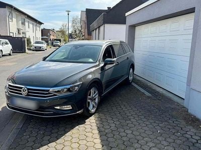 Gebraucht VW Passat 150 PS (110 kW) 2021 Grau Kombi