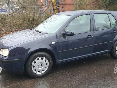 Usata VW Golf IV 101 CV (74 kW) 2000 Blu Utilitaria