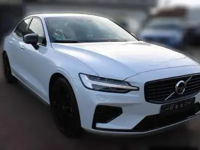 Gebraucht Volvo S60 R-Design 392 PS (288 kW) 2021 Weiß metallic Limousine