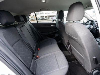Gebraucht VW Golf VIII Life 116 PS (85 kW) 2023 Weiß Limousine