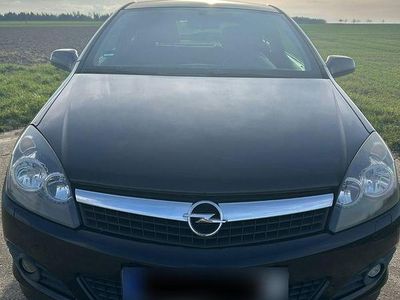 Begagnad Opel Astra GTC 90 HK (66 kW) 2009 Svart Halvkombi