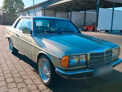 Gebraucht Mercedes 230 136 PS (100 kW) 1981 Grün Coupé