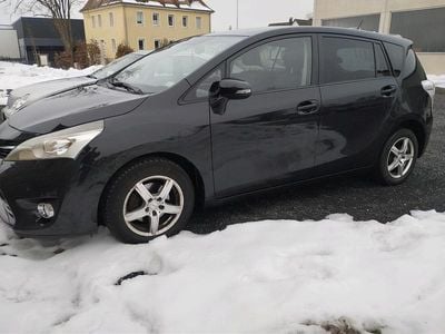 Schwarz Gebraucht 2015 Toyota Verso Van / Kleinbus | 5.600 € (Fairer Preis)