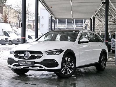 Manufaktur opalithweiß bright Gebraucht 2023 Mercedes C200 Avantgarde Kombi | 42.889 € (Teuer)