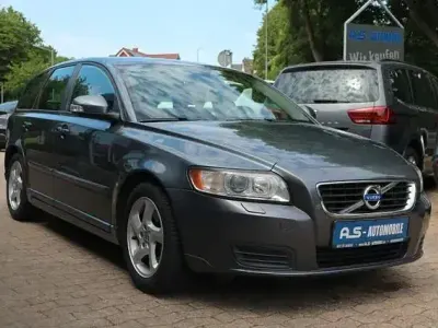 Gebraucht Volvo V50 Kinetic 221 PS (162 kW) 2010 Titanium grey / metallic Kombi