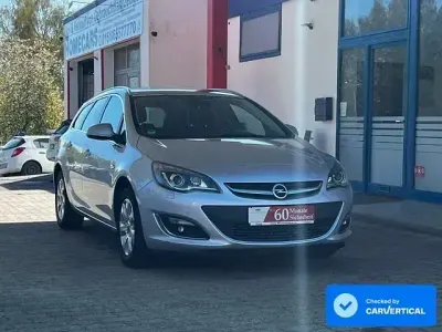 Gebraucht Opel Astra Exklusiv 136 PS (100 kW) 2016 Argonsilber Kombi