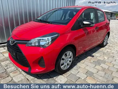 Brugt Toyota Yaris Basis 69 HK (50 kW) 2015 Rød Hatchback