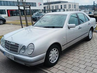 Gebraucht Mercedes E240 170 PS (125 kW) 2000 Silber Limousine