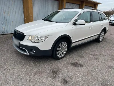 Gebraucht Skoda Superb 170 PS (125 kW) 2012 Weiß Kombi