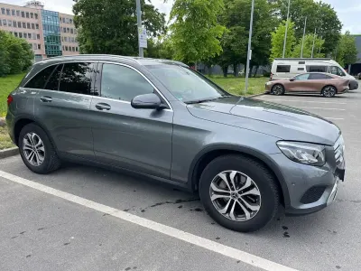 Używany Mercedes GLC250 211 KM (155 kW) 2017 Szary SUV