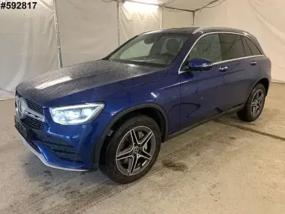 Gebraucht Mercedes GLC300e AMG line 320 PS (235 kW) 2021 Blau SUV