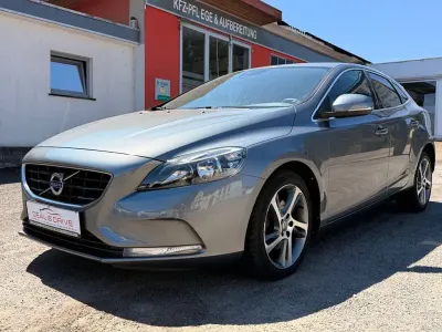 Gebraucht Volvo V40 Momentum 120 PS (88 kW) 2015 Grau Limousine
