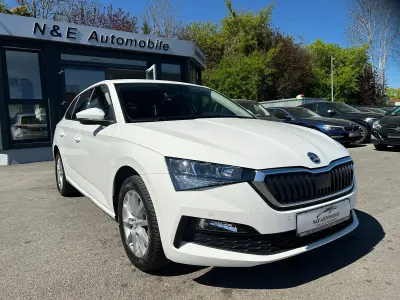 Gebraucht Skoda Scala Ambition 110 PS (80 kW) 2022 Weiß Kleinwagen