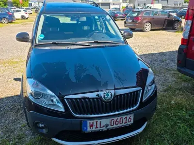 Gebraucht Skoda Roomster Scout Plus Edition 105 PS (77 kW) 2011 Schwarz Kombi