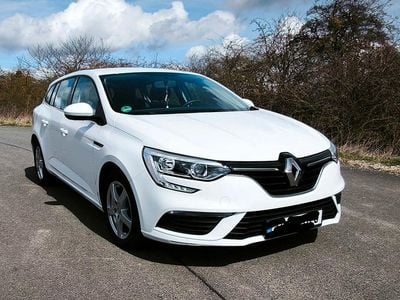 Gebraucht Renault Mégane GrandTour Life 116 PS (85 kW) 2019 Weiß Kombi