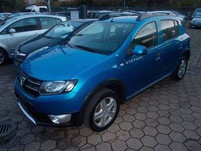 Blau Gebraucht 2013 Dacia Sandero Prestige SUV | 4.400 € (Teuer)