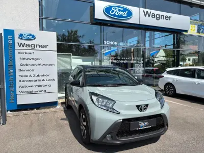 Gebraucht Toyota Aygo X Pulse 72 PS (52 kW) 2024 Grau SUV