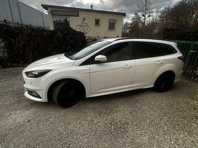 Gebraucht Ford Focus Sport 250 PS (183 kW) 2015 Weiß Kombi