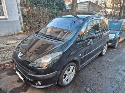 Gebraucht Peugeot 1007 Premium 73 PS (53 kW) 2006 Schwarz Van / Kleinbus