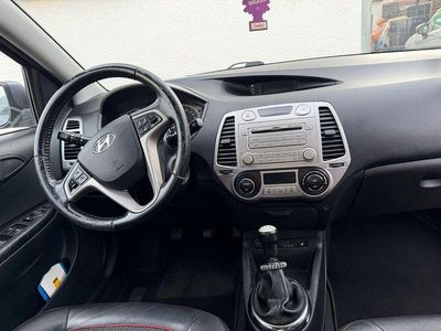 Gebraucht Hyundai i20 Edition 77 PS (56 kW) 2012 Grau Limousine