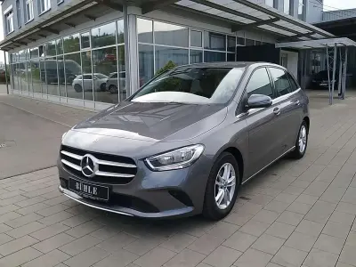 Gebraucht Mercedes B180 Style 136 PS (100 kW) 2019 Mountaingrau  met. Van / Kleinbus